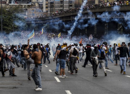 Fiscalía venezolana investiga muerte de un joven en protesta