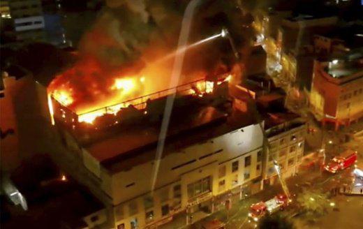 $!Gran incendio en centro comercial de Perú: fotos y videos muestran magnitud del siniestro