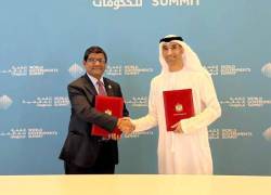 El ministro de Producción, Comercio Exterior e Inversiones, Luis Alberto Jaramillo, junto al ministro de Estado de Comercio Exterior de Emiratos Árabes Unidos, Thani bin Ahmed Al Zeyoudi.