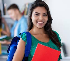 Imagen referencial de estudiante universitaria