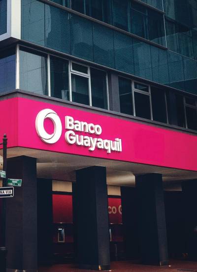 Fachada del edificio principal del Banco Guayaquil.