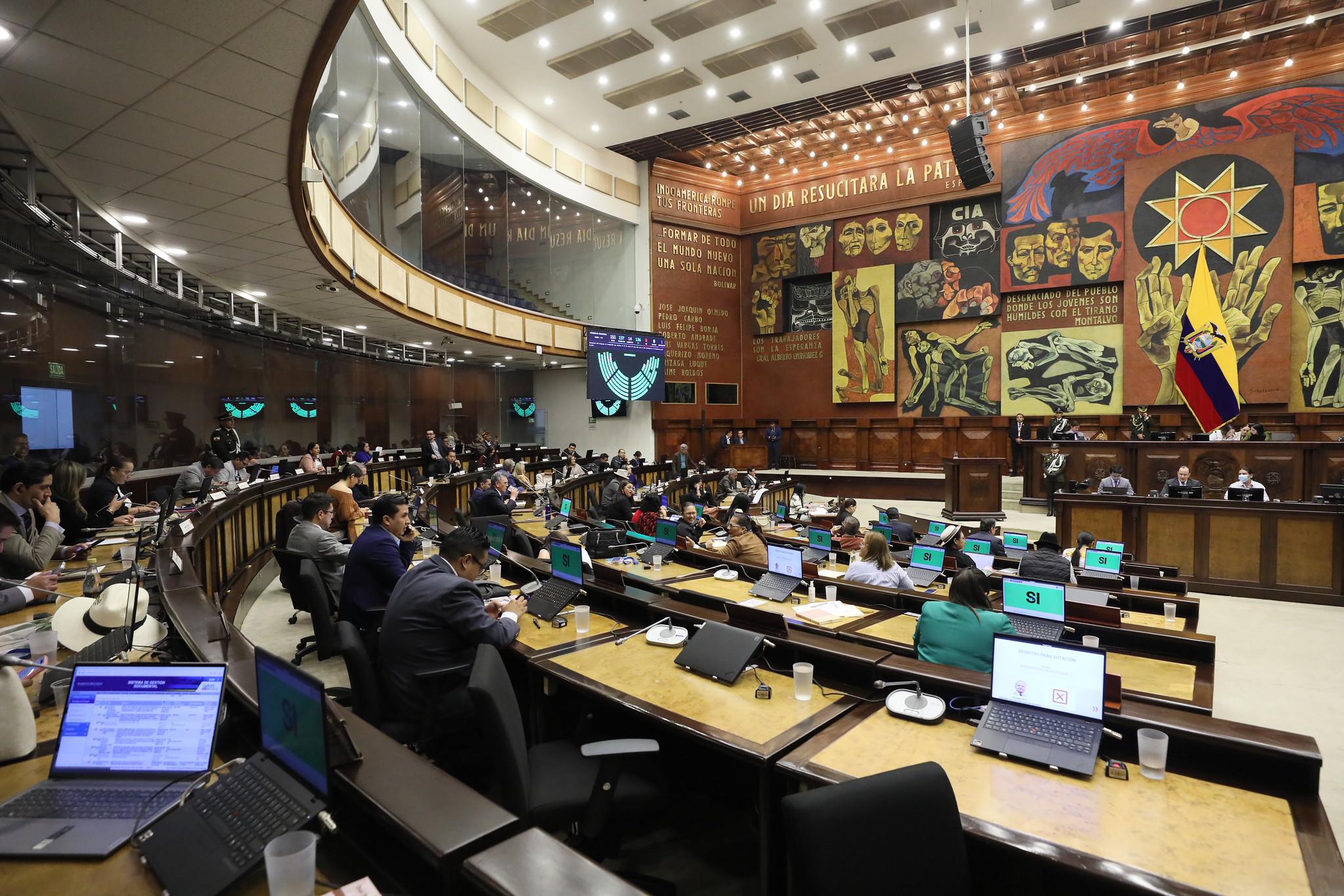 Ley de Infancia Segura en Ecuador: Asamblea debate registro de agresores sexuales y bloqueo de contenido infantil abusivo