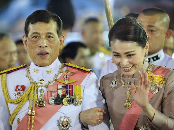 Foto de una escolta de la reina de Tailandia causa indignación en redes