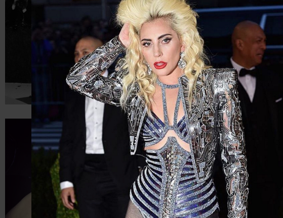 Lady Gaga revela su esbelta figura tras terminar con su novio