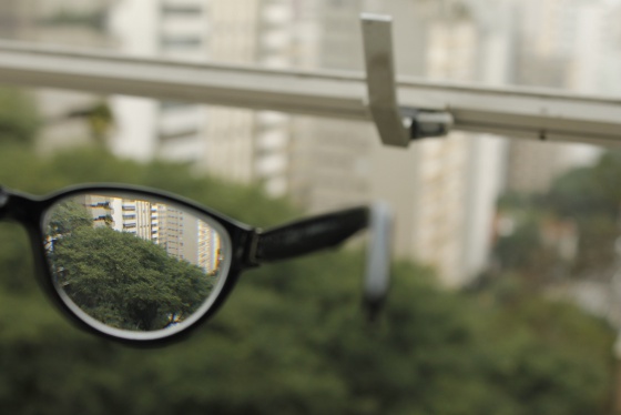 Fotógrafa explica con imágenes como ven quienes viven con miopía