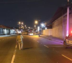 Las autoridades de tránsito acudieron para atender la emergencia e iniciar las investigaciones.