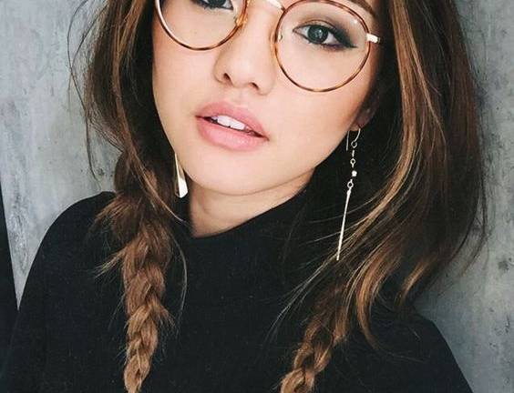 Mujeres de Japón no pueden usar lentes en el trabajo