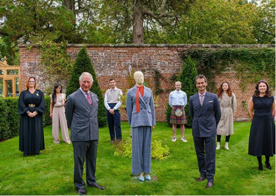 Príncipe Carlos y Yoox Net-a-Porter lanzan una colección de moda sostenible
