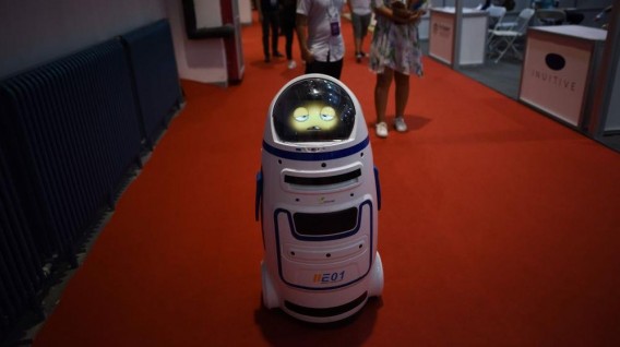 China presenta a robots médicos, profesores o guerreros
