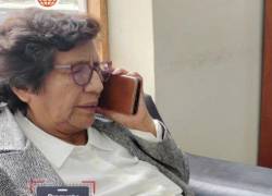 Congresista Lucinda Vásquez utilizaba a asesores para que le corten las uñas.