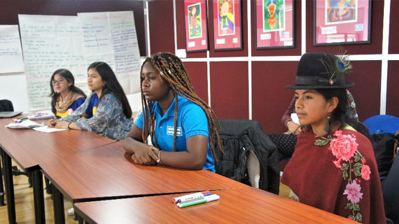 Niñas y jóvenes de Ecuador no participan en política porque temen ser víctimas de abusos, intimidación y juzgamientos por cómo lucen
