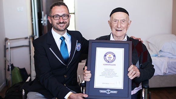Sobreviviente del holocausto es hombre más anciano del mundo
