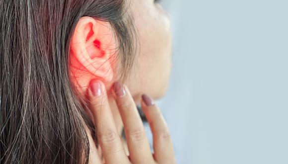 Cirujano implanta una oreja impresa: paciente sufría rara malformación