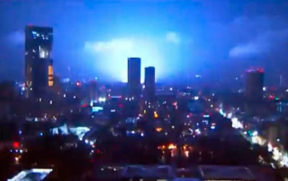 Impactantes escenas del terremoto en México: ¿por qué se vieron luces en el cielo?