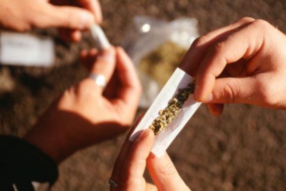 Gobierno analiza eliminar tabla de posesión de drogas: facilita el microtráfico
