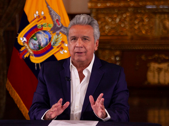 ¿Reducción del 50% del salario de altos funcionarios afecta a otros servidores públicos?