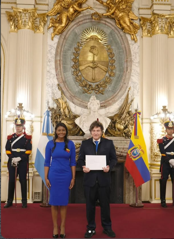 $!Con el presidente de ese país, la actual embajadora ecuatoriana Diana Salazar.
