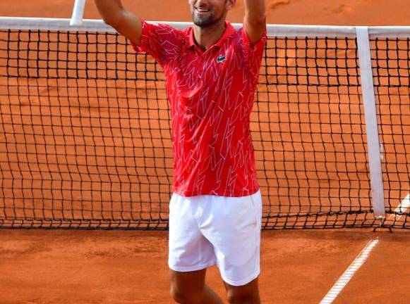 Novak Djokovic tiene COVID-19