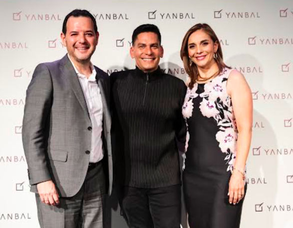 $!Carlos Gallegos, CEO Yanbal Ecuador; Ismael Cala, Conferencista y Motivador; y Susana Guevara, Gerente Nacional de Emprendimiento de Yanbal Ecuador.