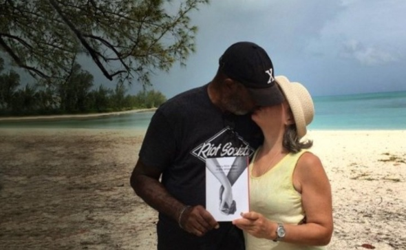 $!Los obligaron a separarse en la adolescencia, pero 40 años después se reencontraron y se casaron