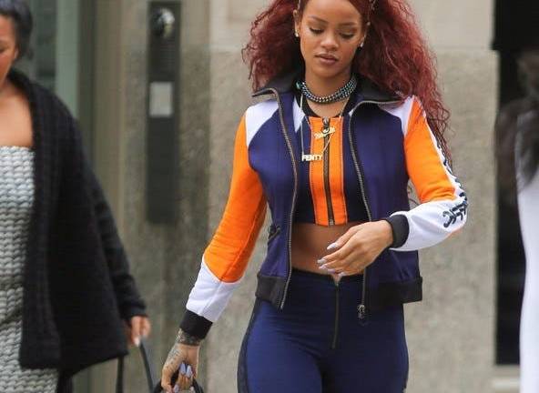 Rihanna viste como una líder de gimnasio Pokémon
