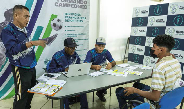 $!Desde 2005 trabajó en las selecciones juveniles. Clasificó a tres mundiales con la Sub-17 y uno con la Sub-20. Antes, en Emelec, participó en el proyecto de los juveniles que denominaron ‘Los Extraterrestres'.