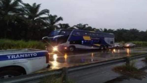 Madrugada de terror: cerca de 20 delincuentes asaltaron un bus en el anillo vial de Quevedo