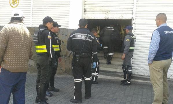 Un expolicía detenido por ser parte de un asalto a agencia bancaria en Quito