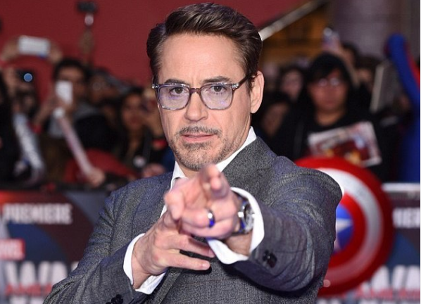 Robert John Downey Jr. interpretó a Iron Man.