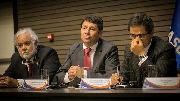 Ecuador propone incentivos a intercambios de energías renovables