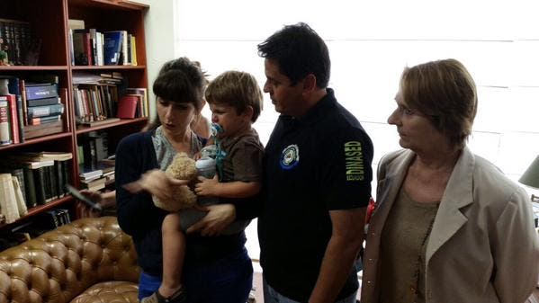 El pequeño Gaspard aparece y se reencuentra con su madre