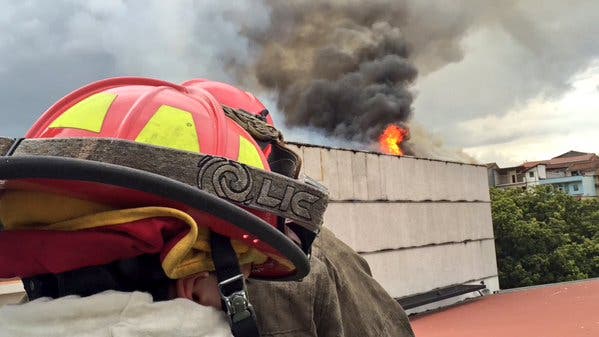 Un incendio afecta emblemático teatro de Cuenca