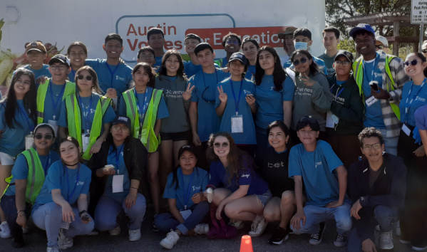 $!Imagen de jóvenes y mentores que han formado parte del programa Jóvenes Embajadores.