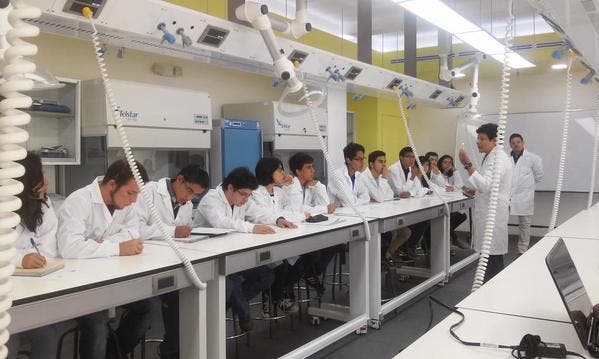 Universidad Yachay ofrece formar a jóvenes ecuatorianos residentes en España