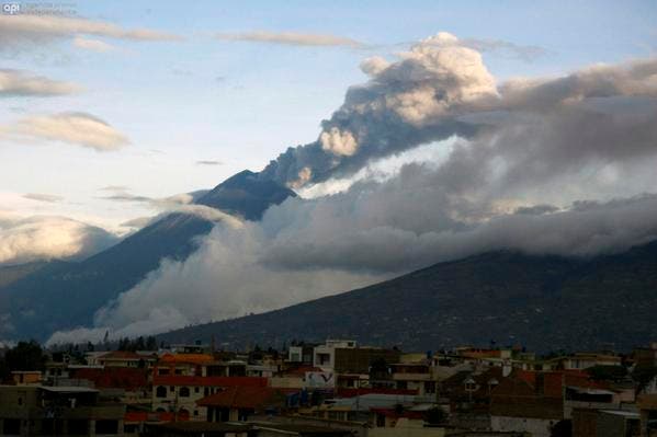 La actividad del volcán Tungurahua, &quot;continúa alta&quot;, indica Instituto Geofísico