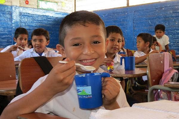 La FAO anima a países latinos a legislar programas de alimentos en escuelas