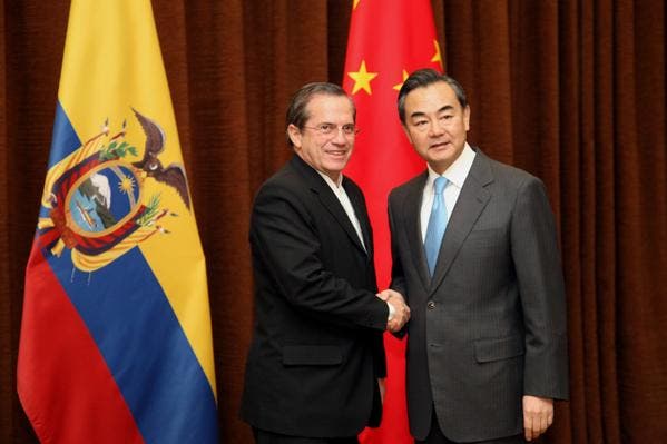 Patiño inicia visita a China para impulsar relación