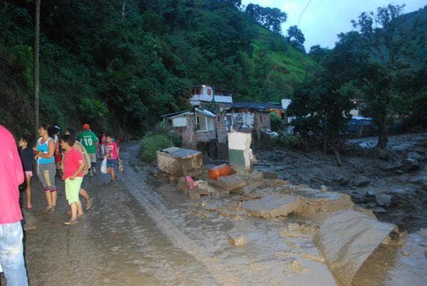 Al menos 33 muertos y varios desaparecidos por avalancha en Colombia