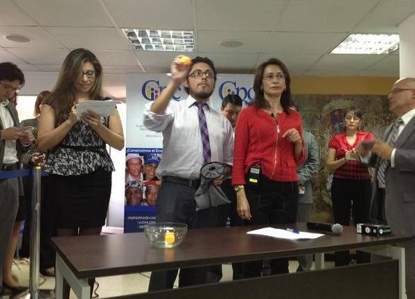 Domingo Paredes y Roxana Silva quedan fuera del CNE por concurso de renovación