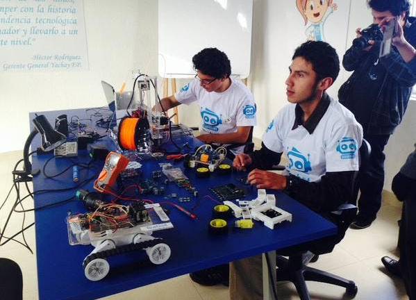 Yachay lanzó Teebot, el primer robot 100% hecho en Ecuador