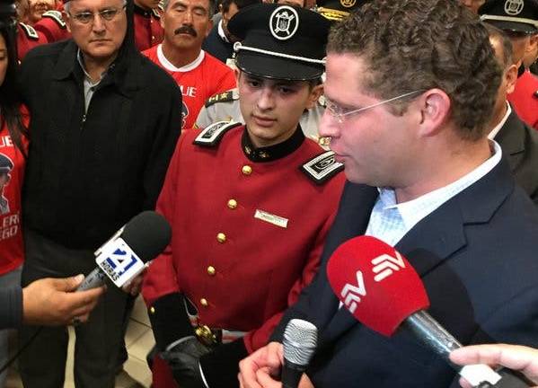 Bombero herido en incendio de Puembo llegó a Quito