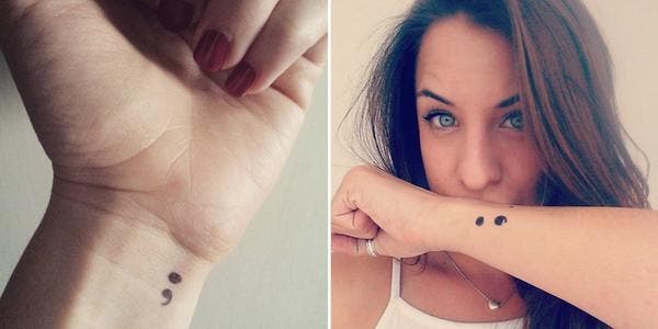 El tatuaje del &quot;punto y coma&quot; que emociona en las redes sociales