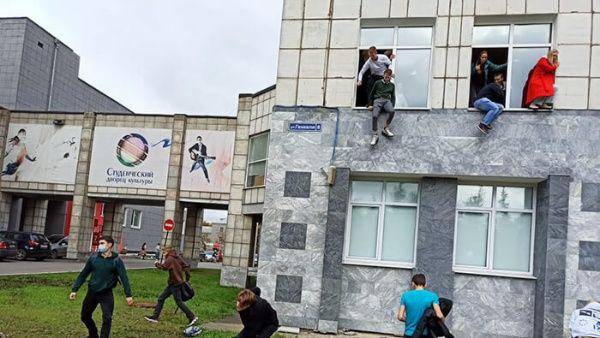Varios muertos y heridos por tiroteo en una universidad rusa: estudiantes huyen y saltan por las ventanas
