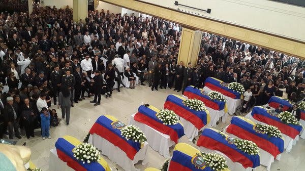 Realizan ceremonia religiosa durante capilla ardiente