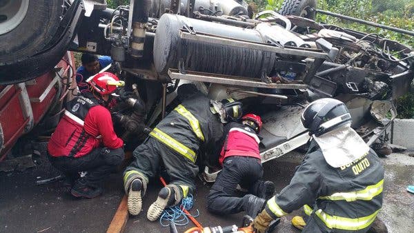 Accidente en vía Pifo - Papallacta deja 11 heridos