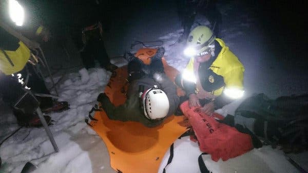 Rescatan a montañeros extraviados en el volcán Cayambe