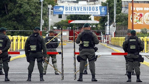 Santos y Maduro analizarán hoy situación de frontera