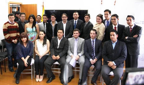 CEAACES becará a estudiantes destacados de medicina