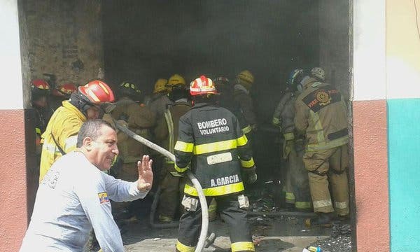 Alarma de incendio en fábrica de plásticos en Guayaquil