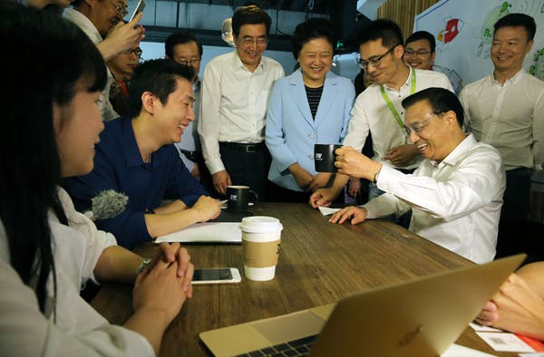 Primer ministro chino visita cafetería &quot;hipster&quot; para apoyar a las &quot;startups&quot;